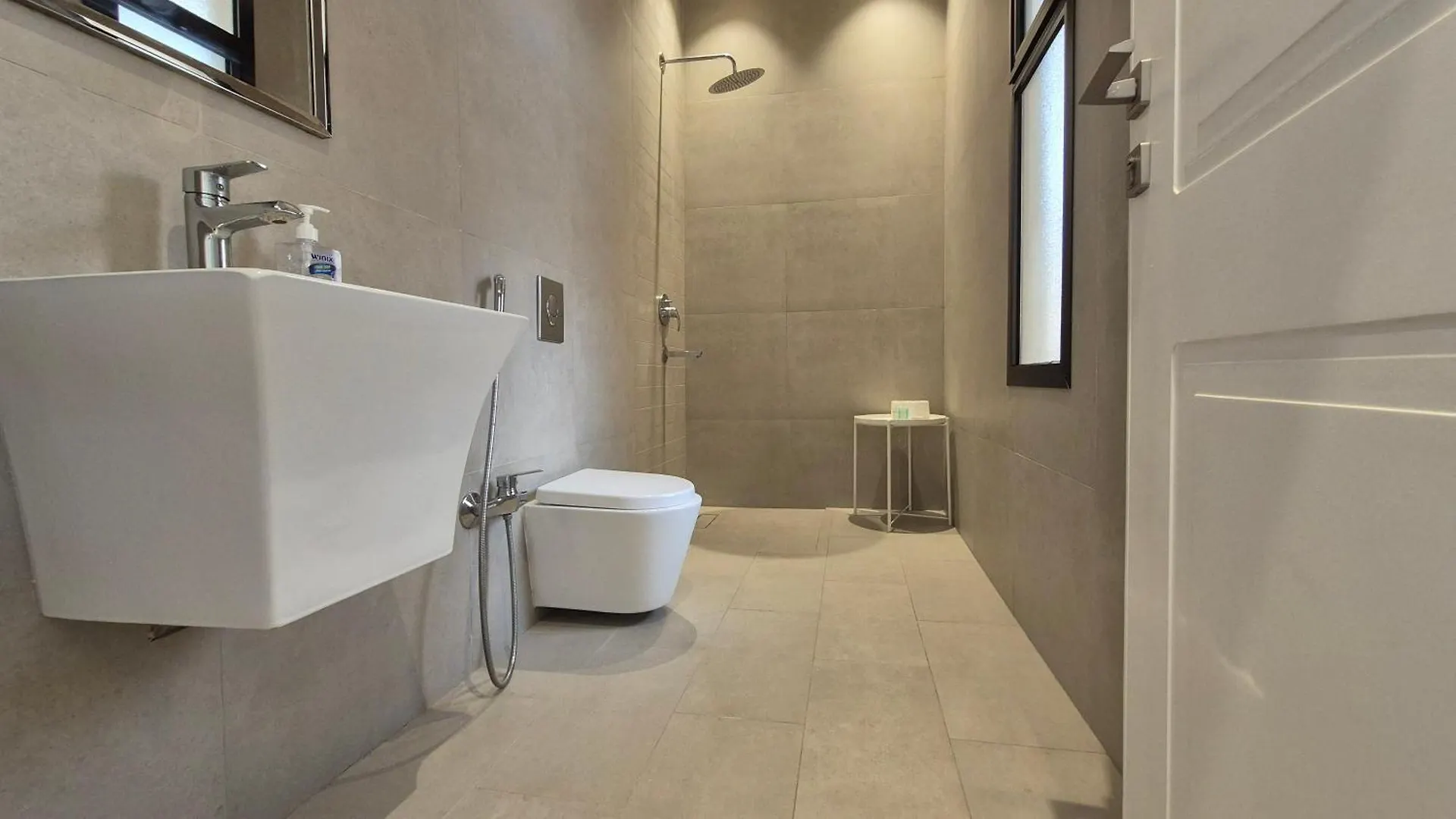 Stylish Studio Perfectly Situated In Qurtobah リヤード アパート